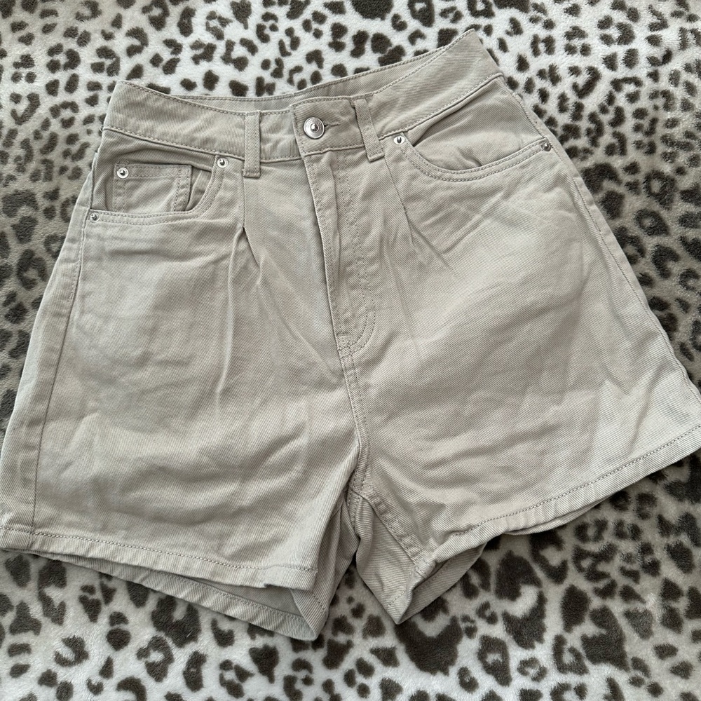 H&M High Waisted Shorts in Light Khaki Tan Size 2 Women’s